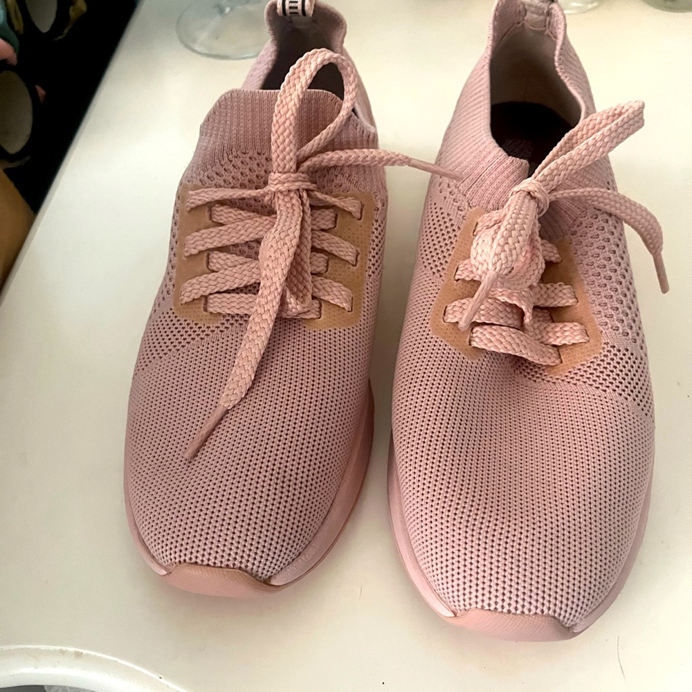 Mark Nason Rose sneakers NEW size 5.5